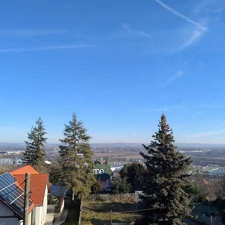 ホームステイ Valeria Vendeghaz